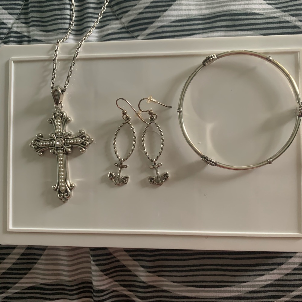 Bundle of earrings, bracelet and necklace